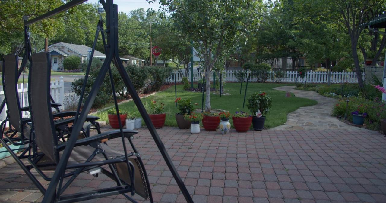 Granbury Gardens Bed And Breakfast Dış mekan fotoğraf