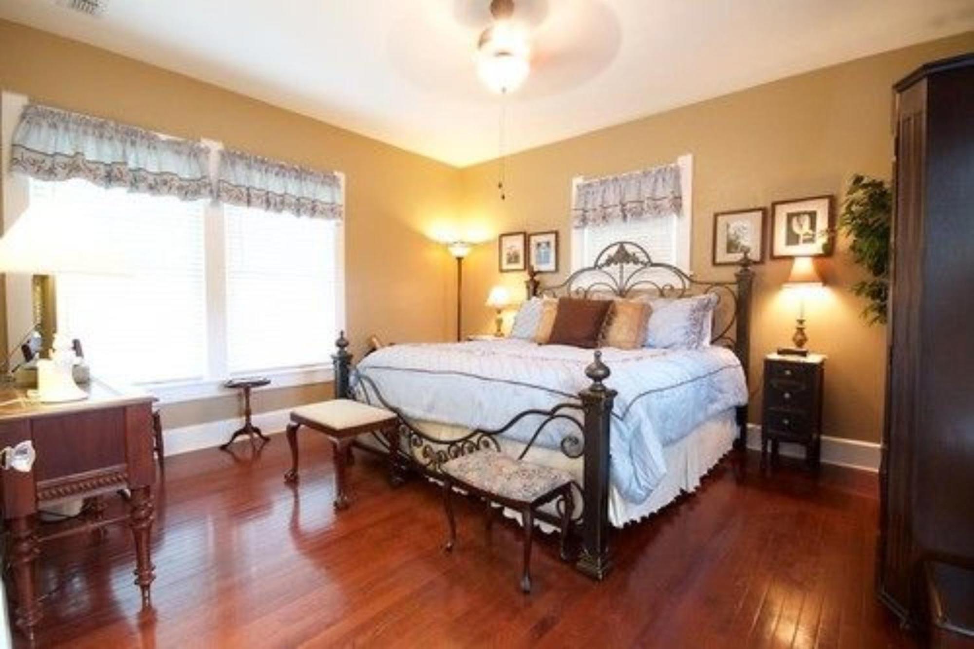 Granbury Gardens Bed And Breakfast Oda fotoğraf